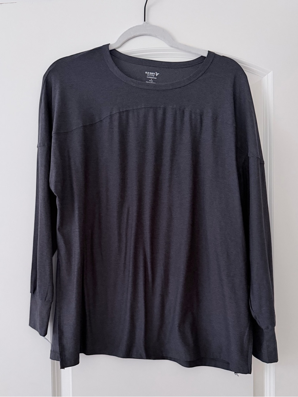 Old Navy Active Charcoal Long Sleeve Top